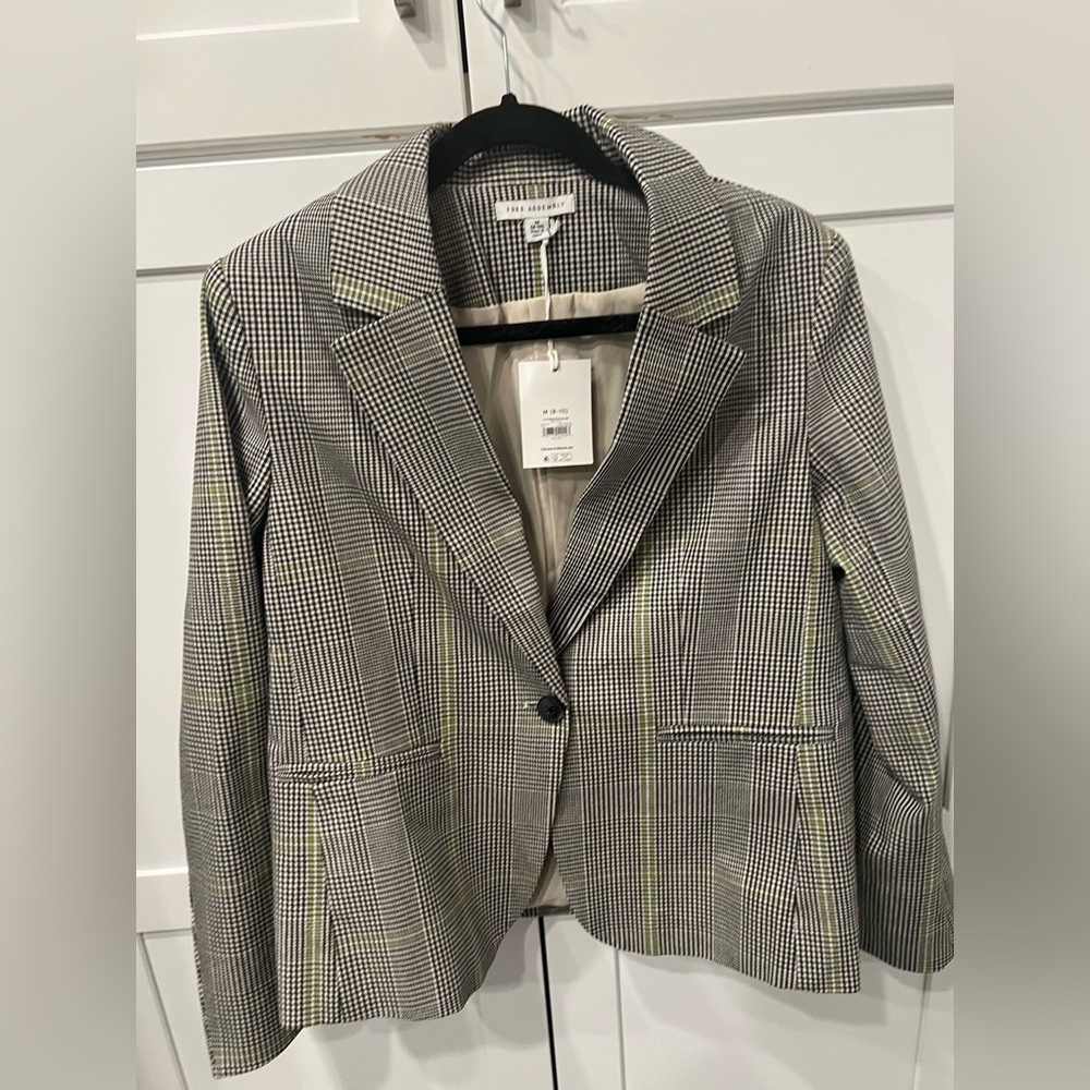 Free Assembly Women’s Single Breasted Checked Blazer.